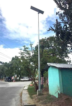 Philippines 80W panneau 8m poteau intégré lampadaire solaire